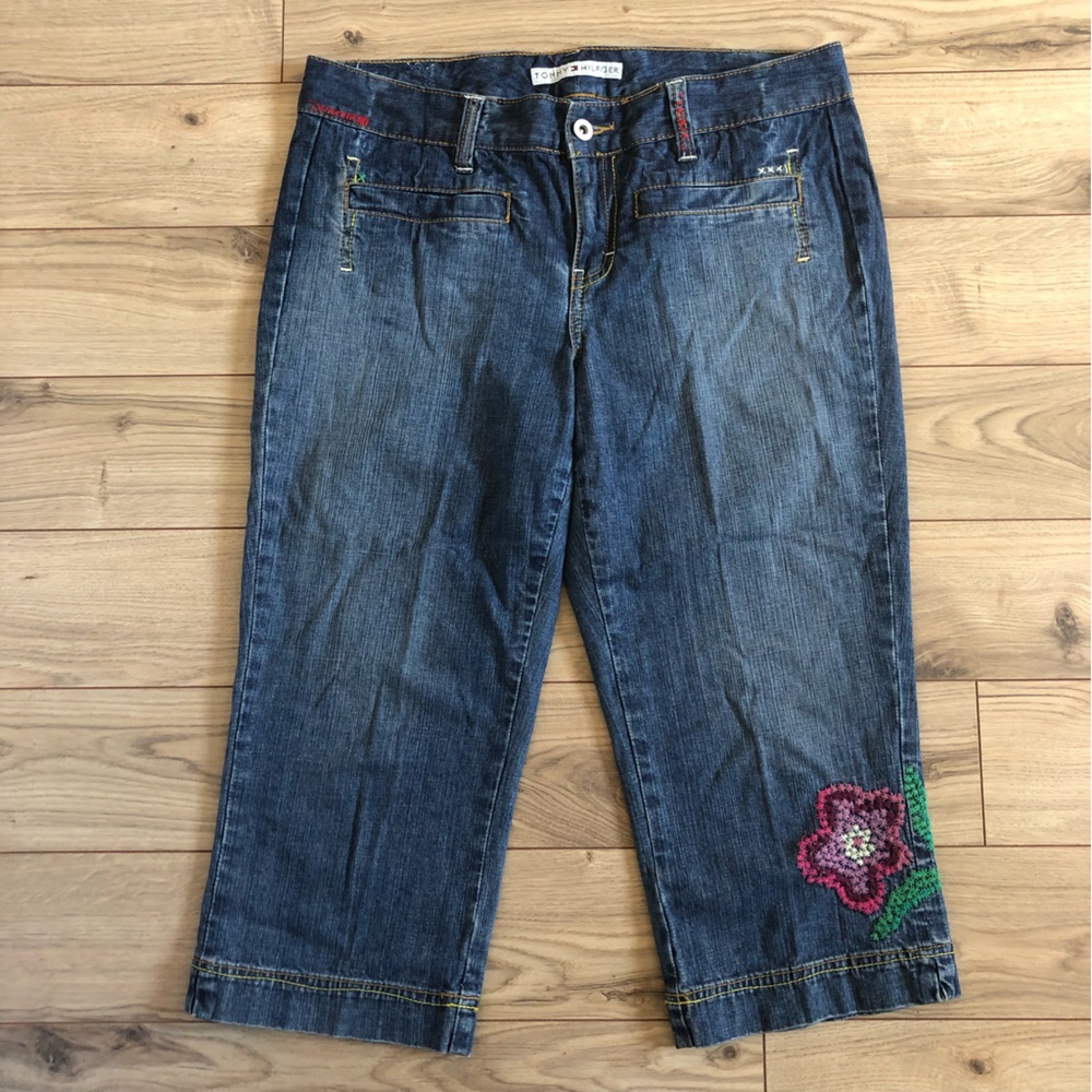 Women’s Vintage Tommy Hilfiger Blue Denim Embroidered Floral Capri pants size 8